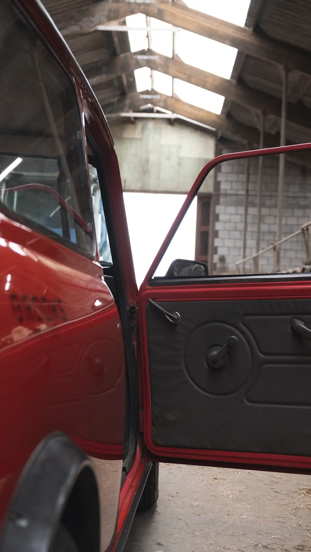 An open door of the Austin Mini 1000 E Magic