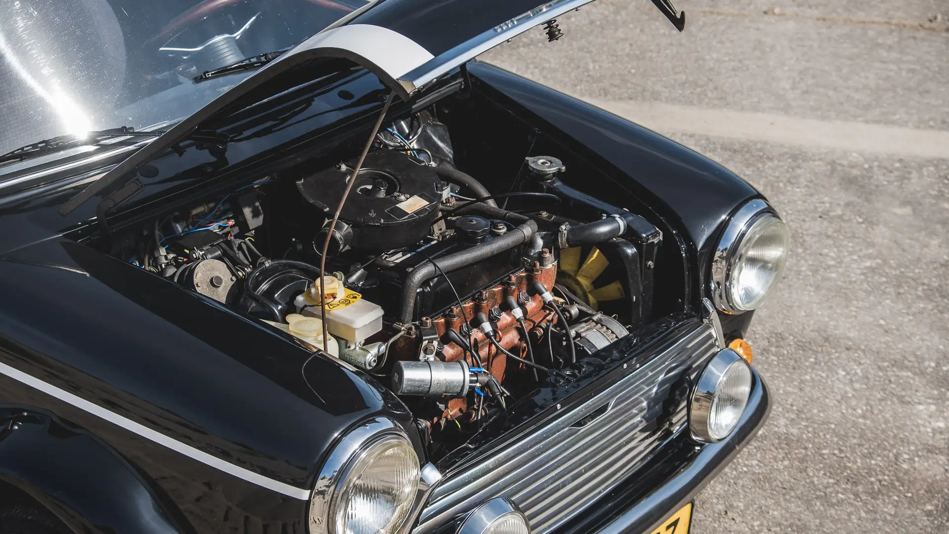 Open hood Mini Classic