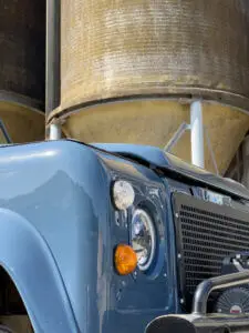 arles blue land rover defender with led lights