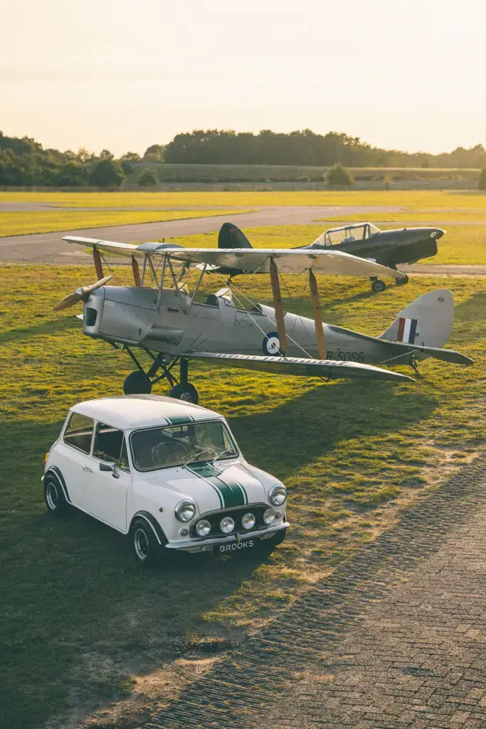 brooks mini classic with a Tiger moth and chipmunk airplane in the background. standing on an open grass field at airport seppe breda