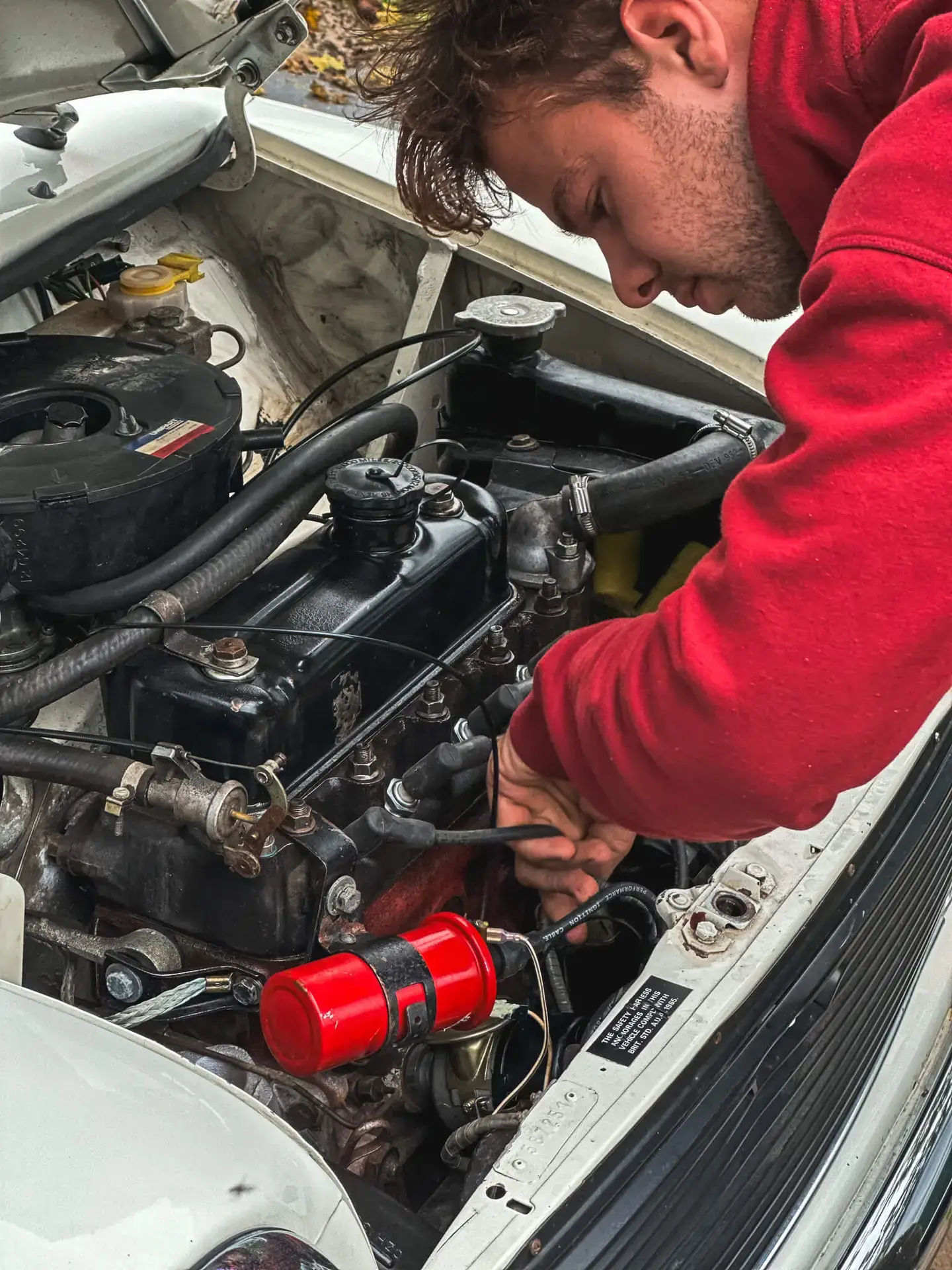 tom van koevorden working on the 998 mini automatic engine