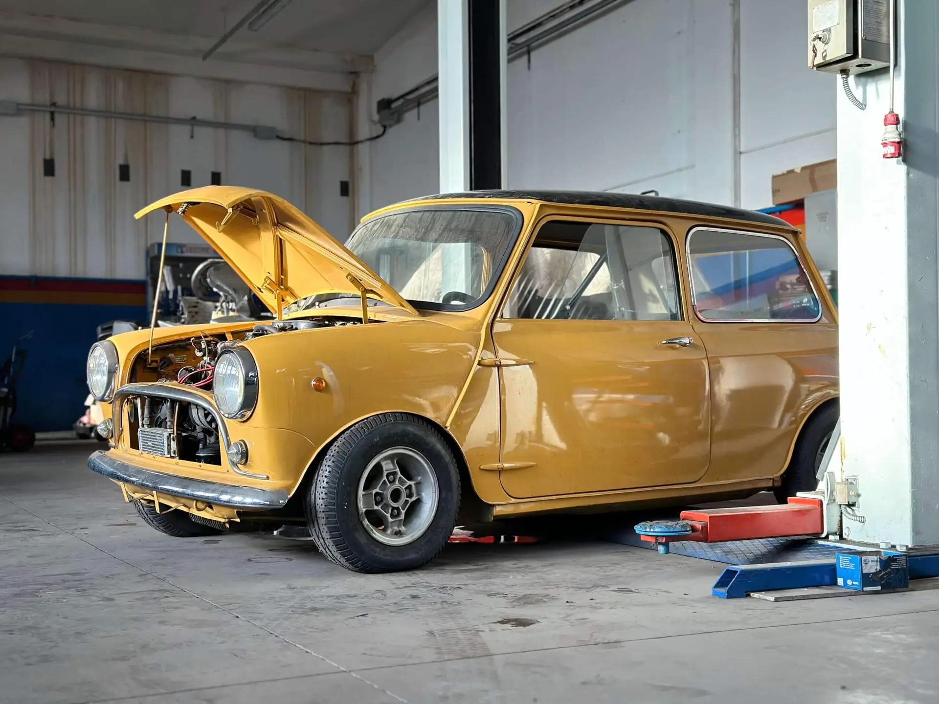 mini classic mk1 DAKAR style brooks motors with abarth rims