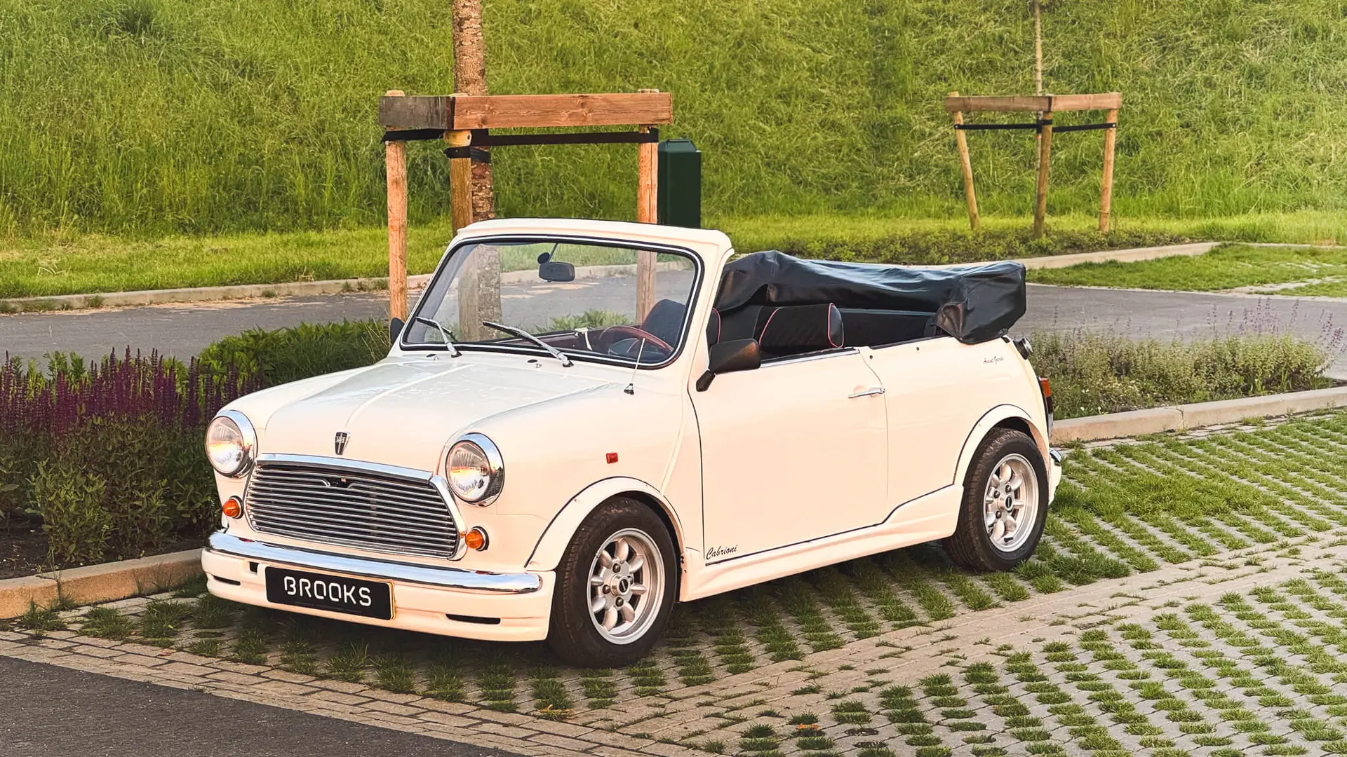 cabrioni mini avant garde in white build by Ed van Bron in Huissen