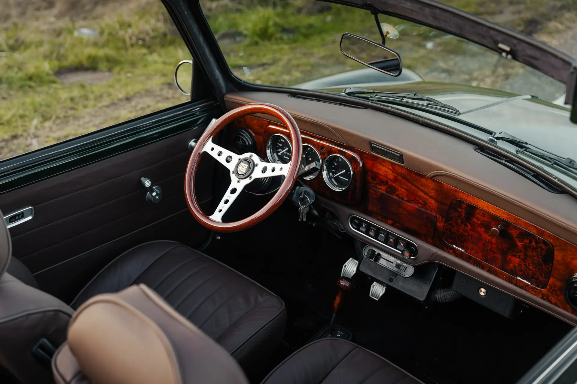 Walnut Dashboard with 3 clocks for Classic Mini LHD, together with brown leather seats, MOMO wooden steering wheel, S-can 3D aluminium interior handels