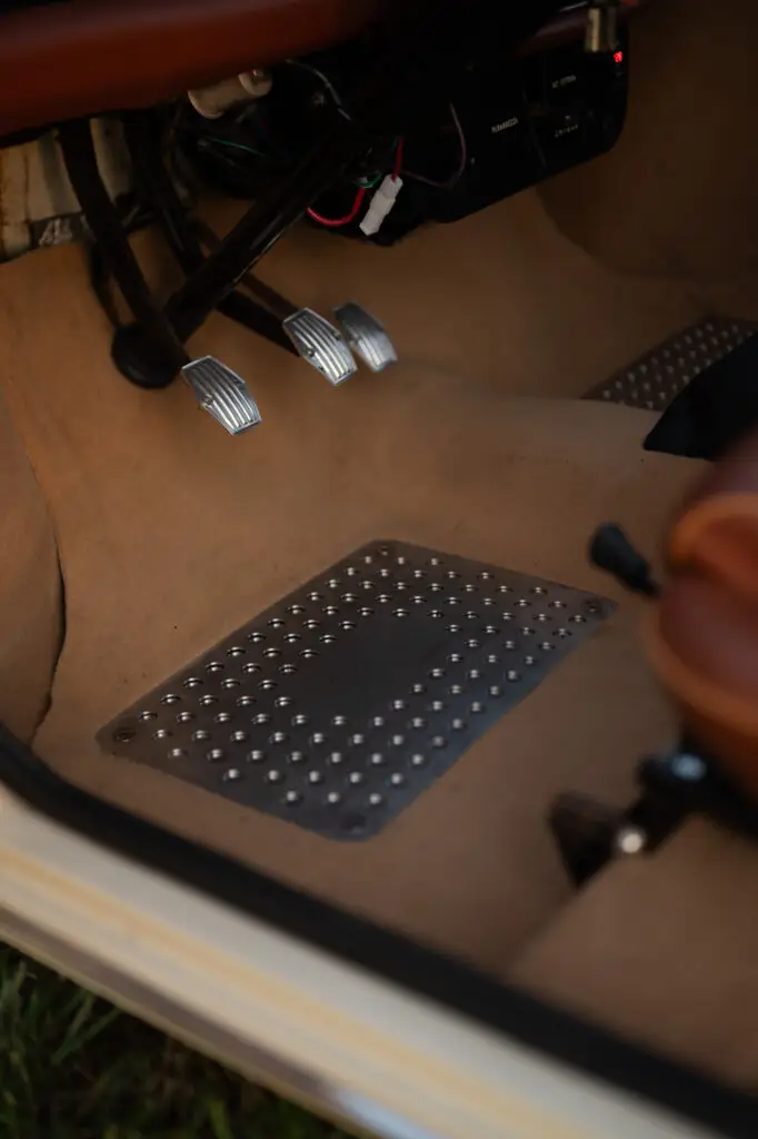 custom floor plating in aluminium for mini classic interior with aluminium pedals