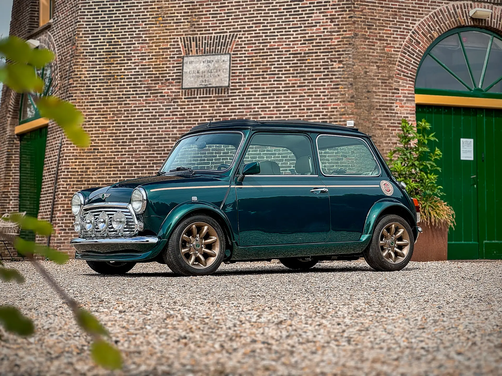 Mini classic MPI from Brooks with custom striping, gold rims and cooper S badge